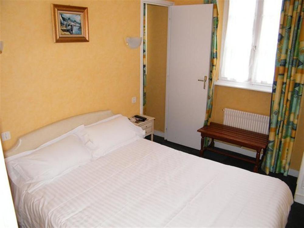 Balzac Hotel Fougères Buitenkant foto